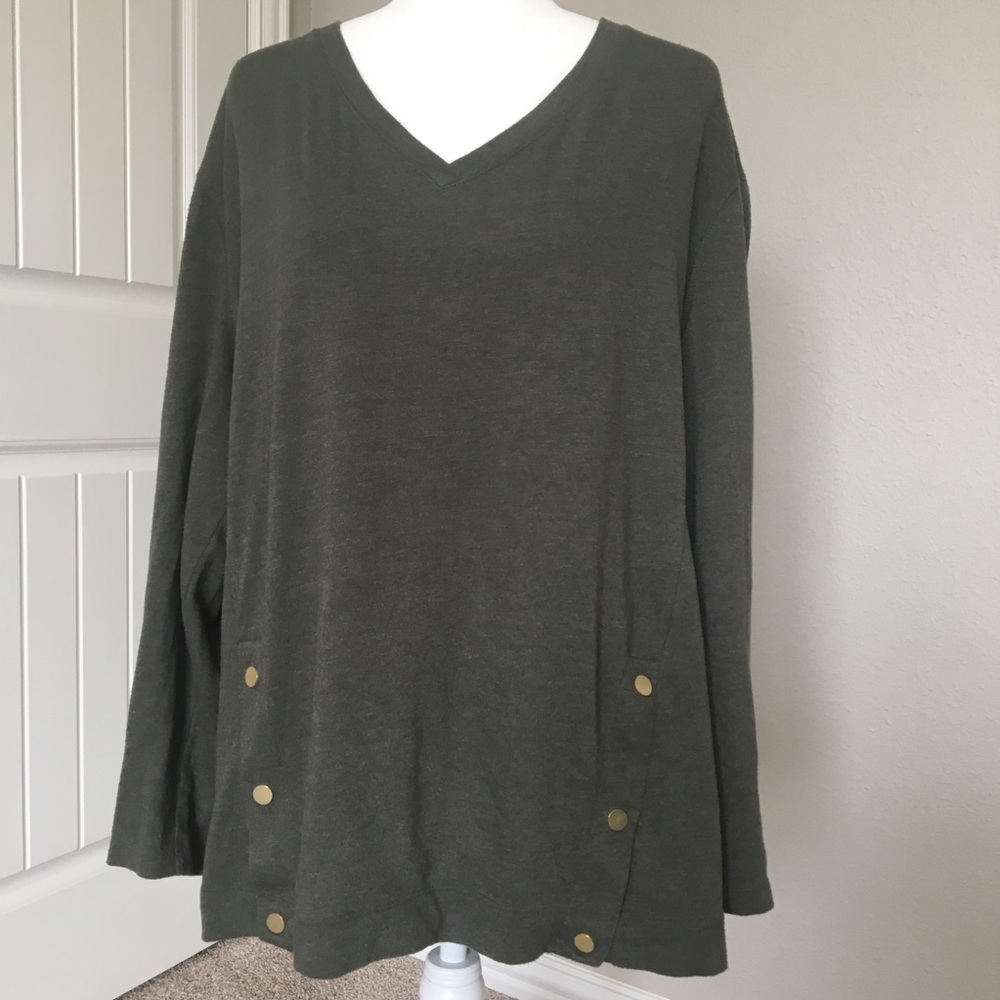 Ava & Viv green v-neck top